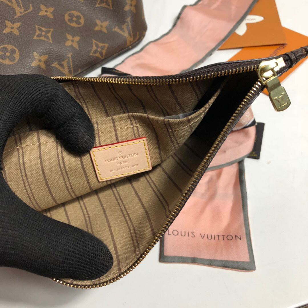 LV Neverfull MM Monogram with apricot M40995