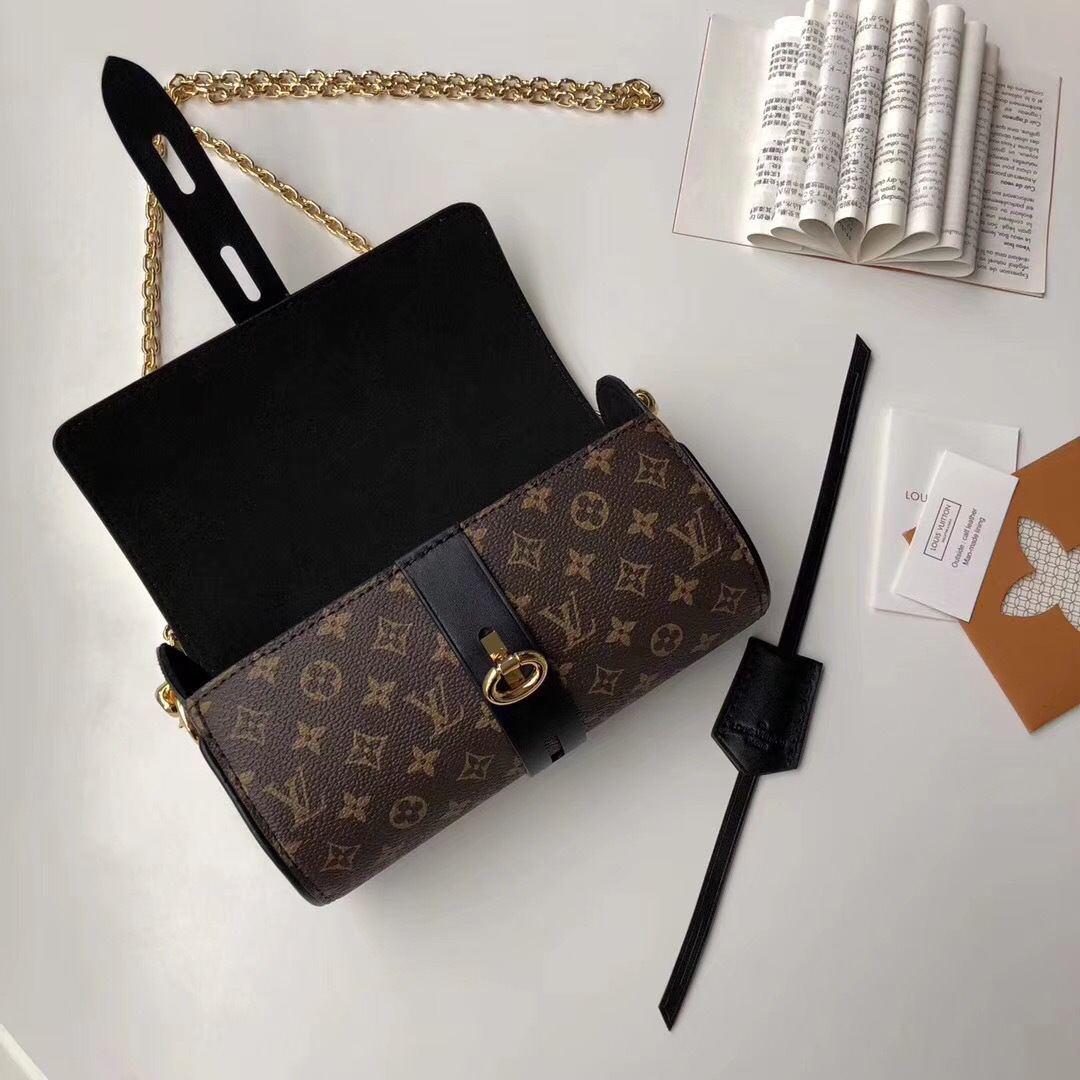L0vis Vvtt0n fashion Chain bag M44158 White