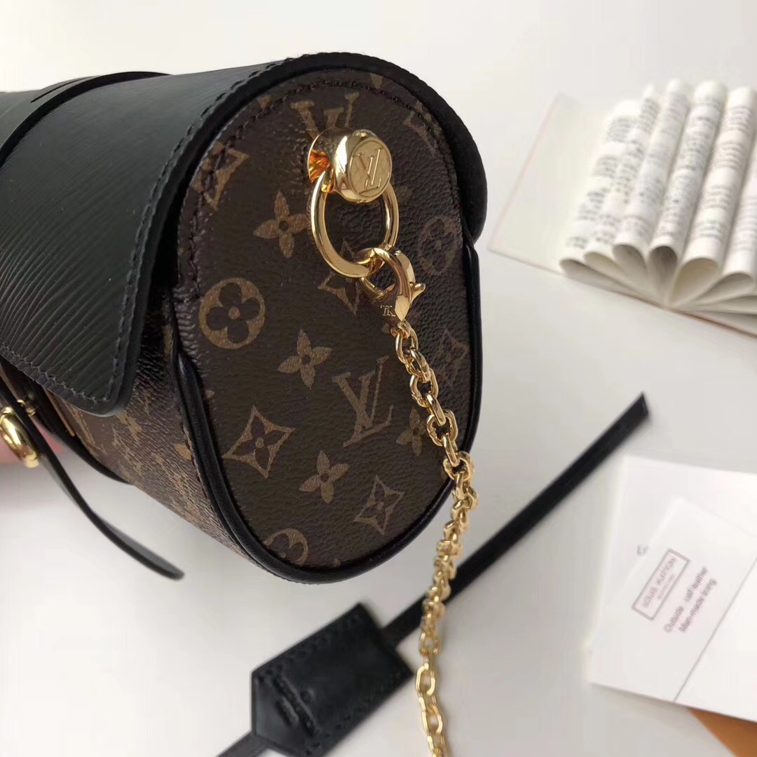 L0vis Vvtt0n fashion Chain bag M44158 black