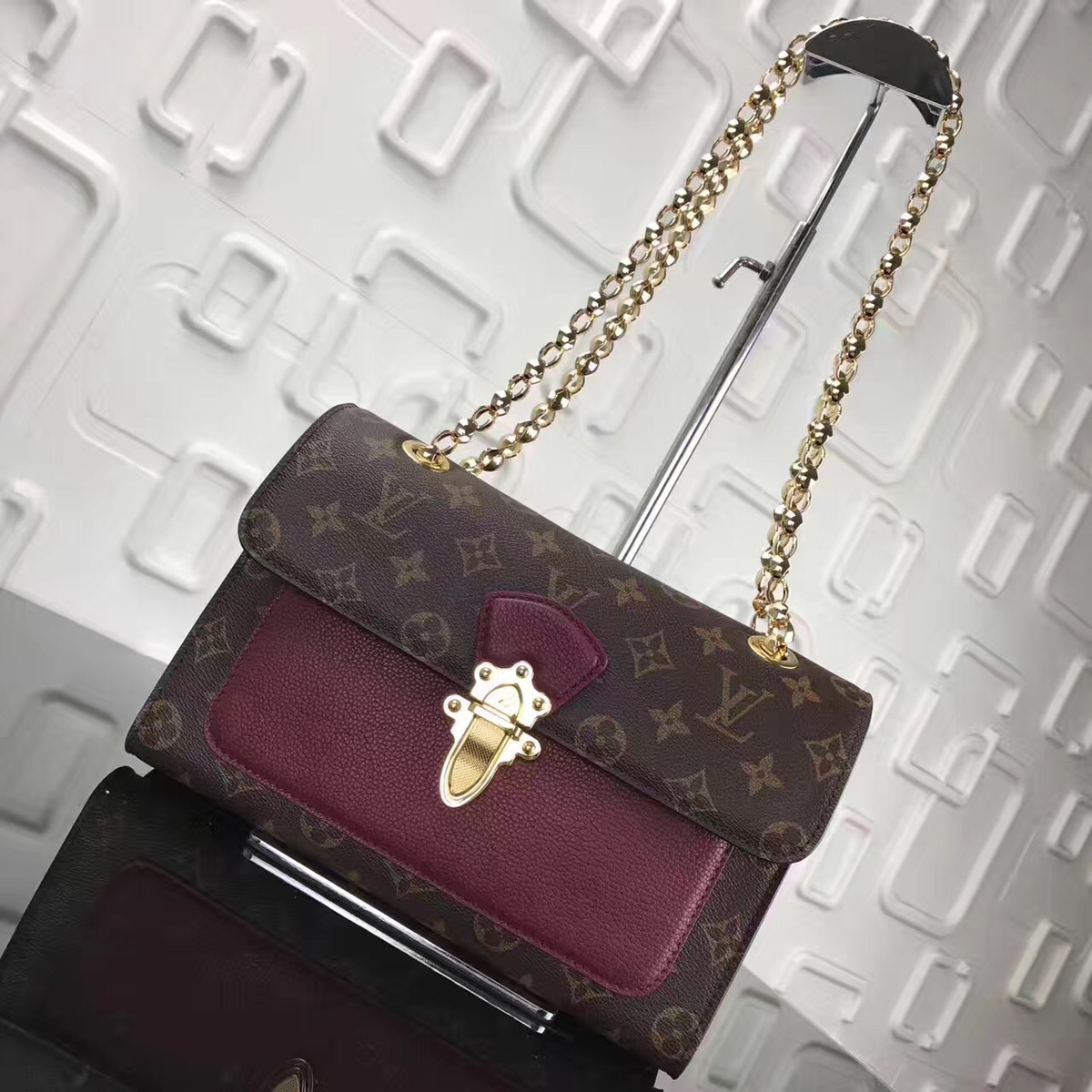 L0vis Vvtt0n original Monogram canvas chain bag with amaranthVICTOIRE handbag M41731