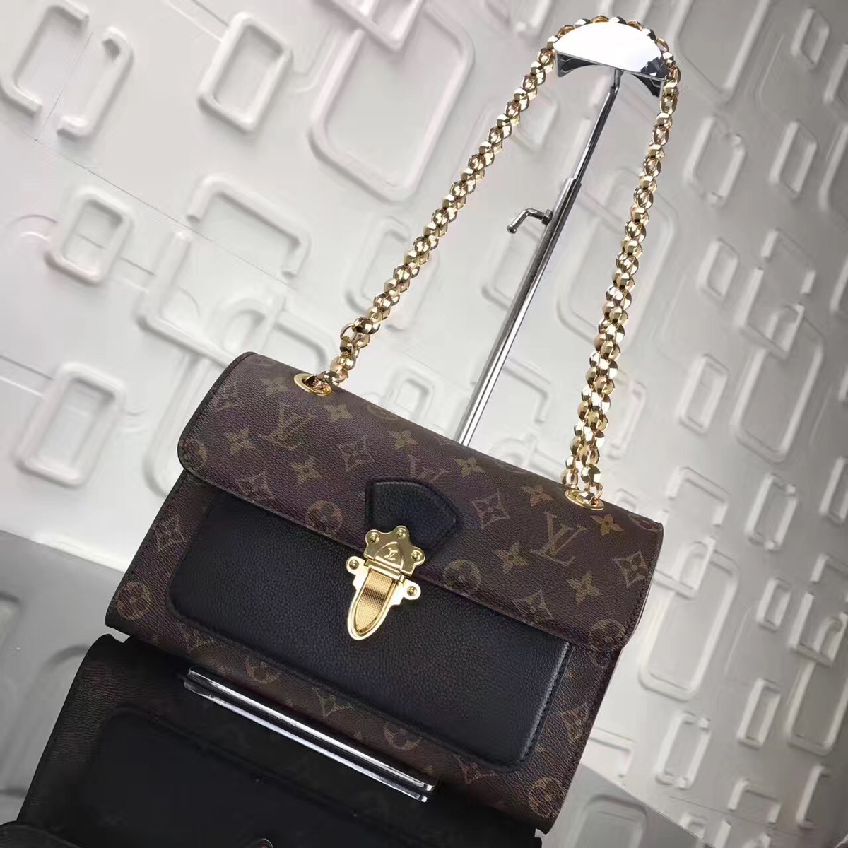 L0vis Vvtt0n Monogram canvas chain black bag VICTOIRE handbag M41731