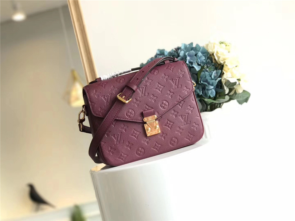 L0vis Vvtt0n Cowskin Pochette Metis Bag with Wine Red M41485 monogram empreinte