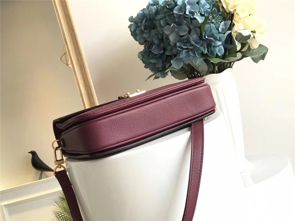 L0vis Vvtt0n Cowskin Pochette Metis Bag with Wine Red M41485 monogram empreinte
