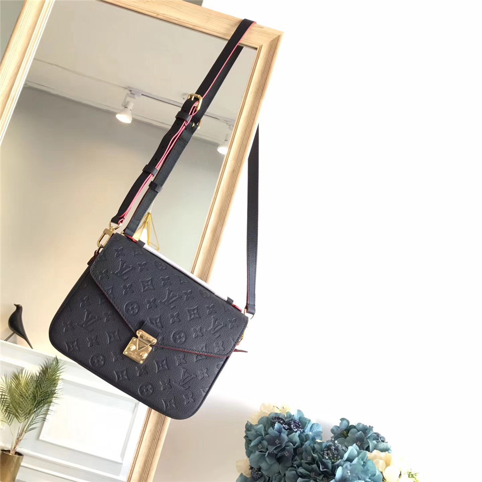 L0vis Vvtt0n Cowskin Pochette Metis Bag with Blue M41485 monogram empreinte