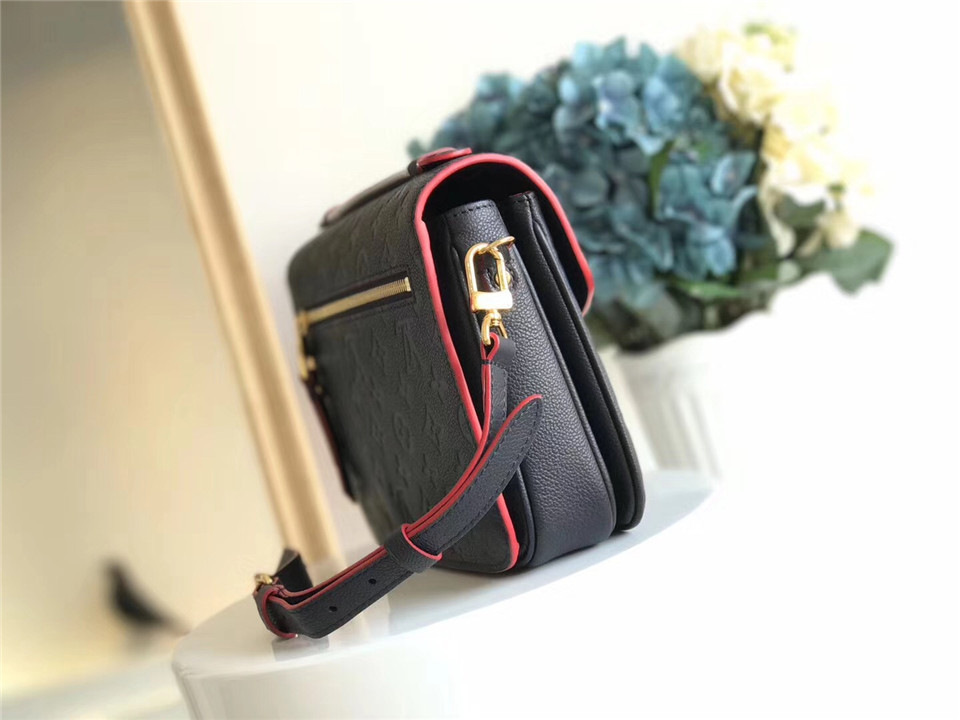 L0vis Vvtt0n Cowskin Pochette Metis Bag with Blue M41485 monogram empreinte