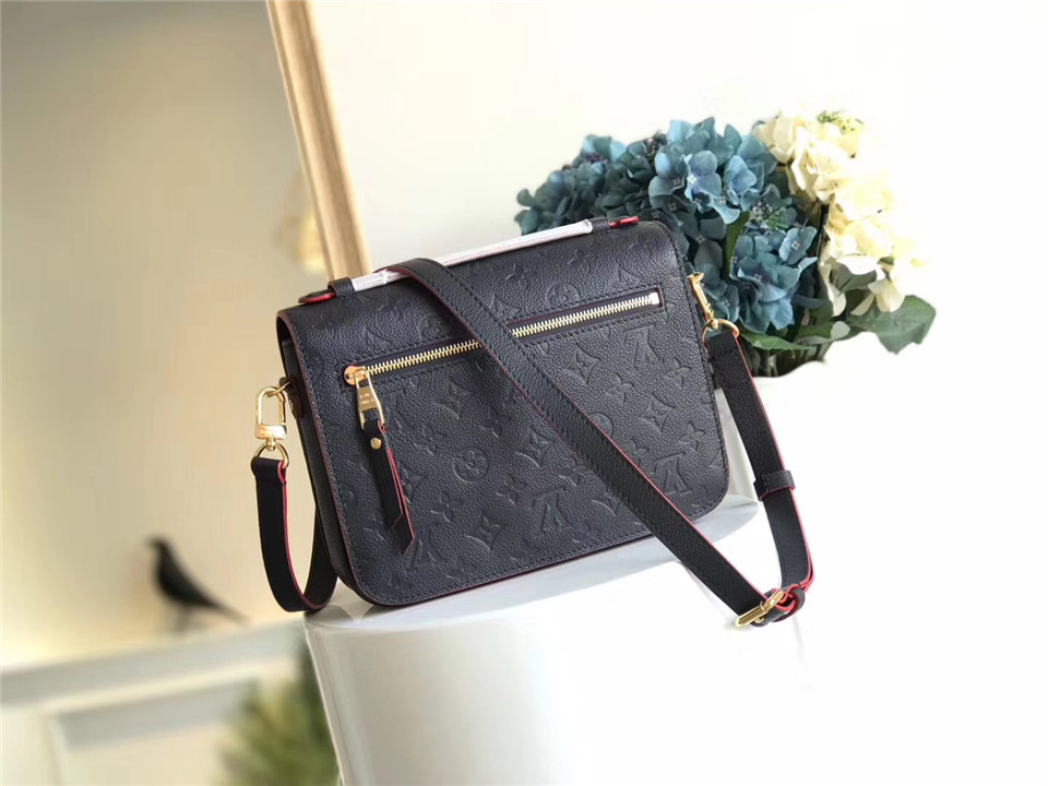 L0vis Vvtt0n Cowskin Pochette Metis Bag with Blue M41485 monogram empreinte