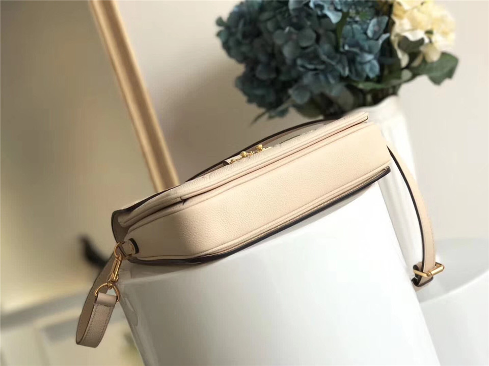L0vis Vvtt0n Cowskin Pochette Metis Bag with Nude M41485 monogram empreinte