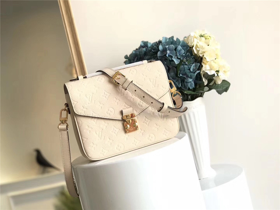 L0vis Vvtt0n Cowskin Pochette Metis Bag with Nude M41485 monogram empreinte