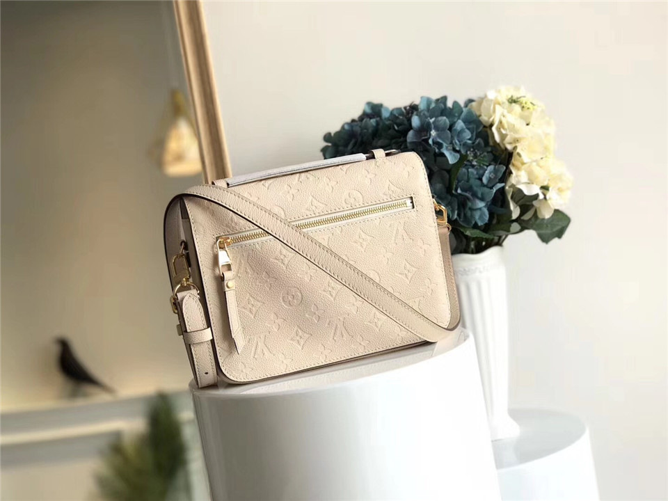 L0vis Vvtt0n Cowskin Pochette Metis Bag with Nude M41485 monogram empreinte