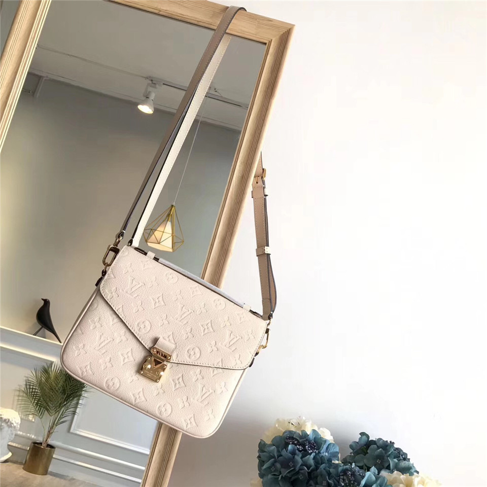 L0vis Vvtt0n Cowskin Pochette Metis Bag with Nude M41485 monogram empreinte