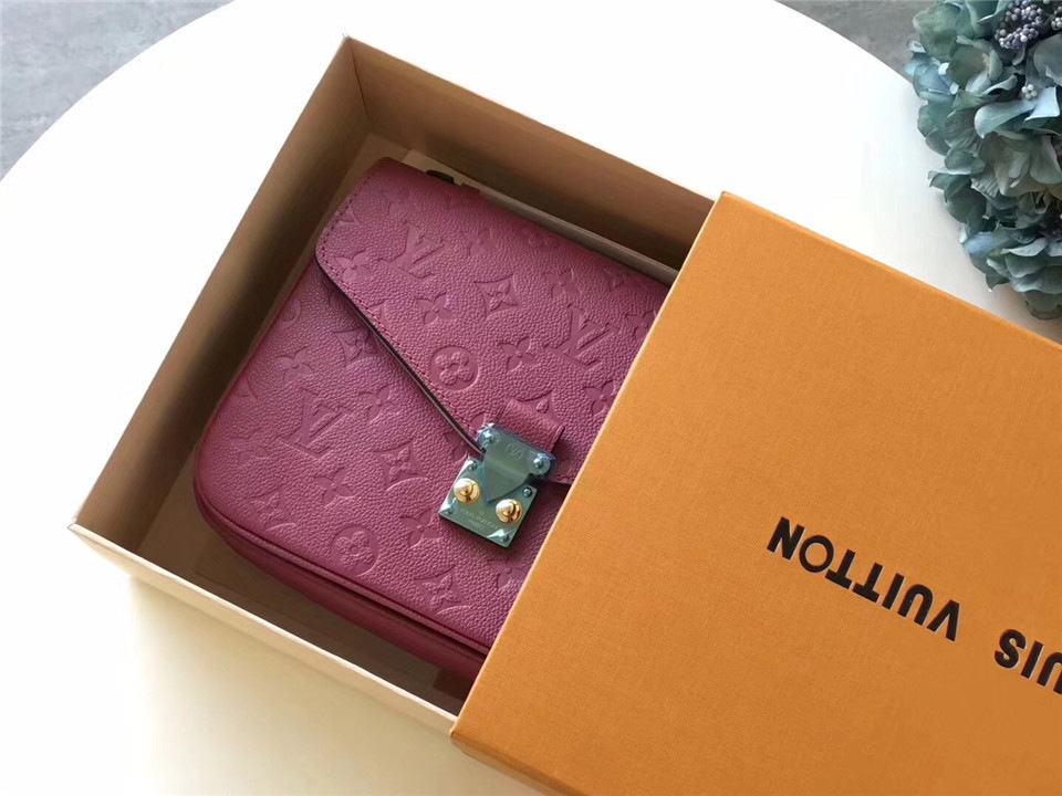 L0vis Vvtt0n Cowskin Pochette Metis Bag with Rose Red M41485 monogram empreinte