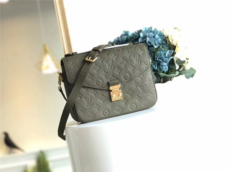L0vis Vvtt0n Cowskin Pochette Metis Bag with Dark Green M41485 monogram empreinte