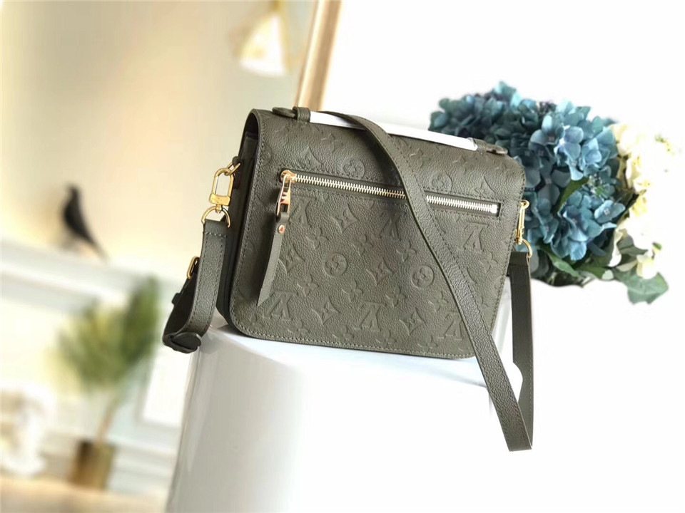 L0vis Vvtt0n Cowskin Pochette Metis Bag with Dark Green M41485 monogram empreinte