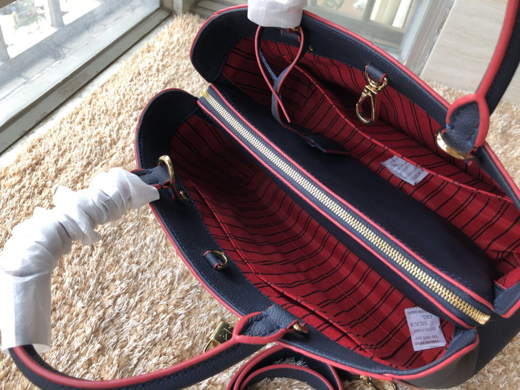 L0vis Vvtt0n Montaigne Medium Bag with Navy Blue M41046