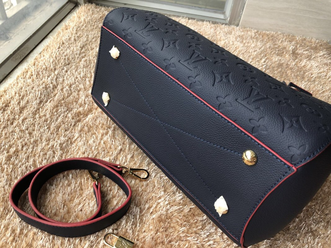 L0vis Vvtt0n Montaigne Medium Bag with Navy Blue M41046
