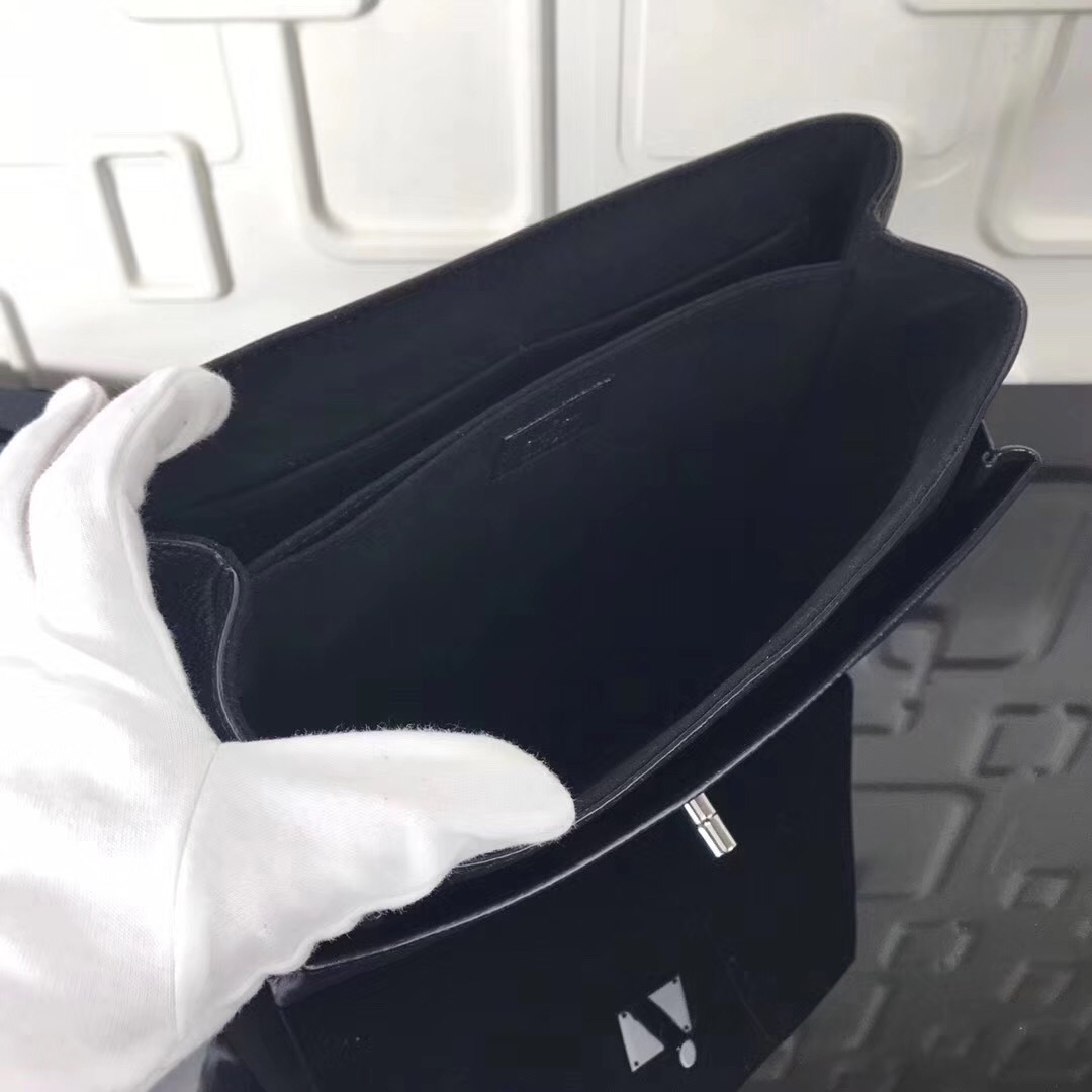L0vis Vvtt0n Lockme Black Bag M54878