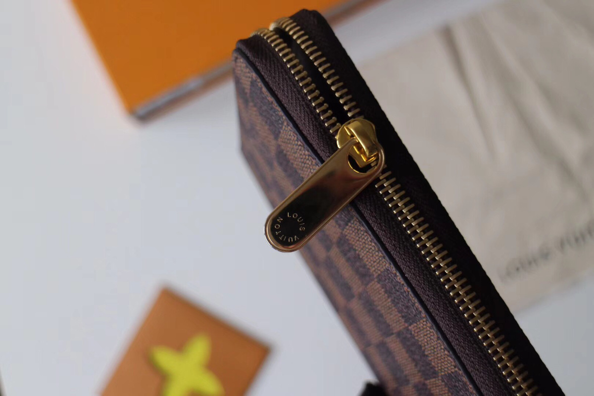 L0vis Vvtt0n ZIPPY ORGANIZER Monogram Wallet M60002A