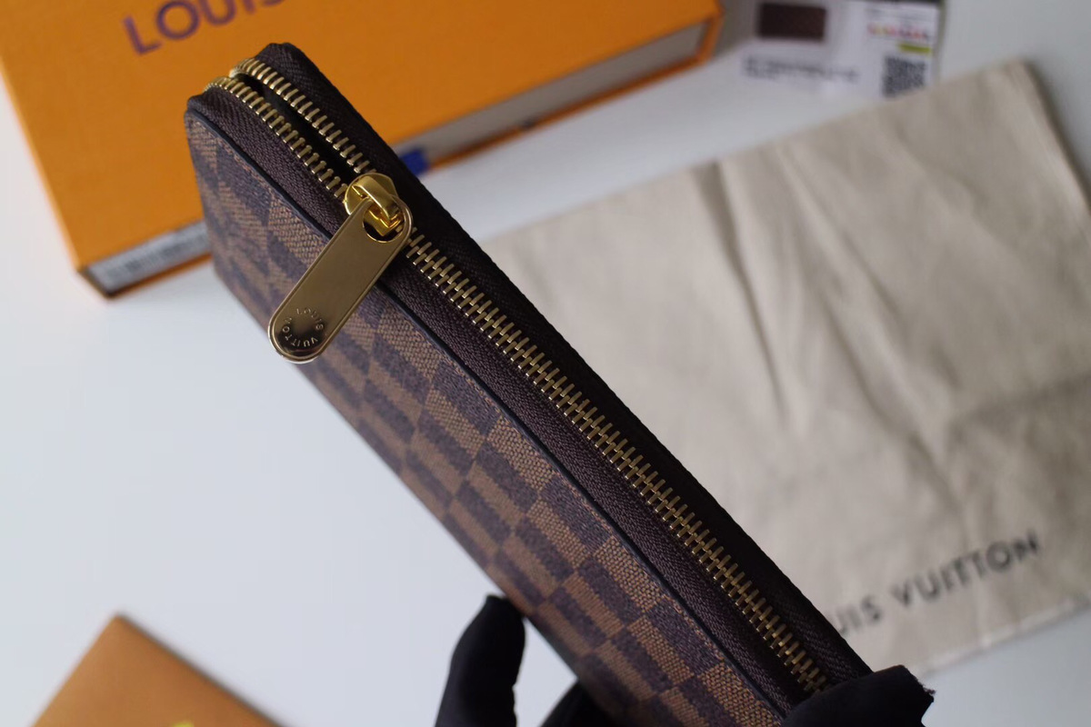 L0vis Vvtt0n ZIPPY ORGANIZER Monogram Wallet M60002A