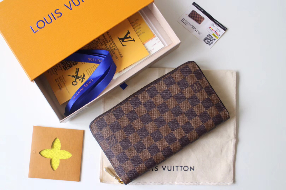 L0vis Vvtt0n ZIPPY ORGANIZER Monogram Wallet M60002A