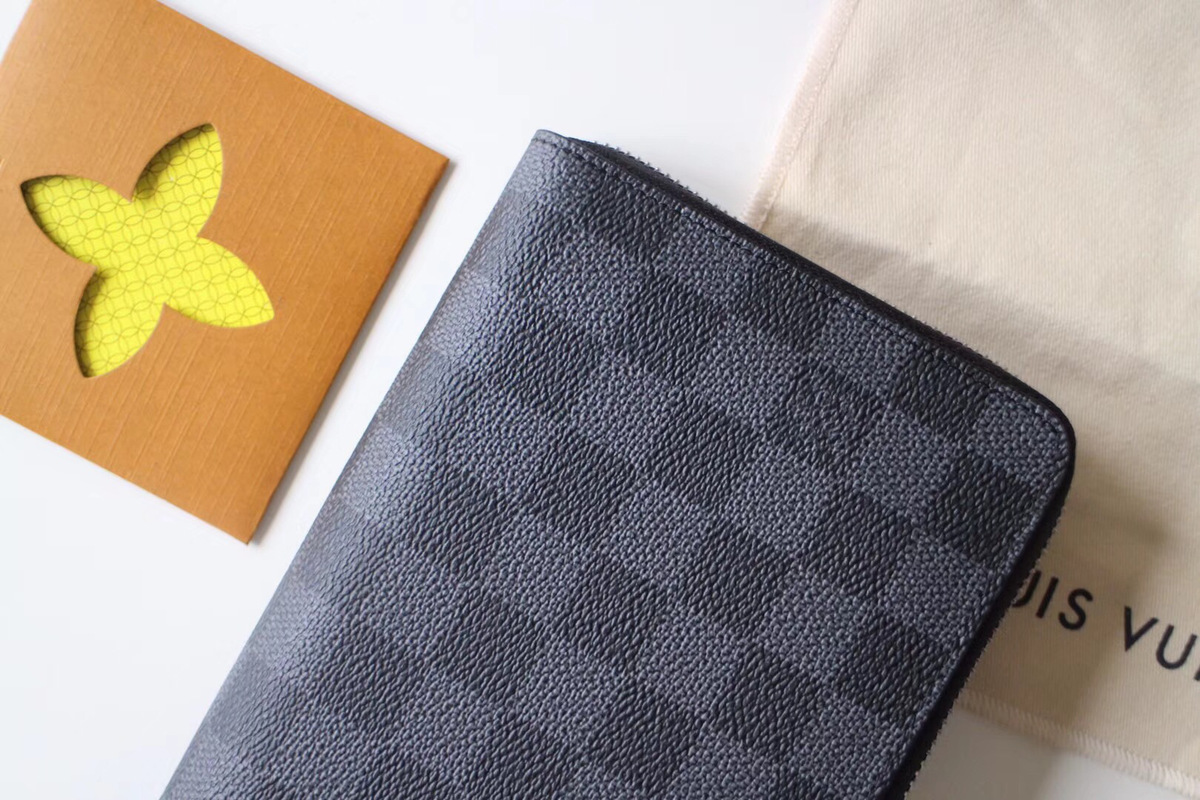 L0vis Vvtt0n ZIPPY ORGANIZER Monogram Black Wallet M60002A
