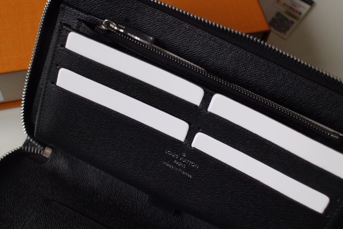 L0vis Vvtt0n ZIPPY ORGANIZER Monogram Black Wallet M60002A