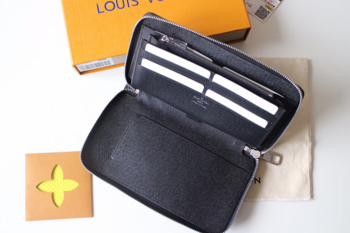 L0vis Vvtt0n ZIPPY ORGANIZER Monogram Black Wallet M60002A