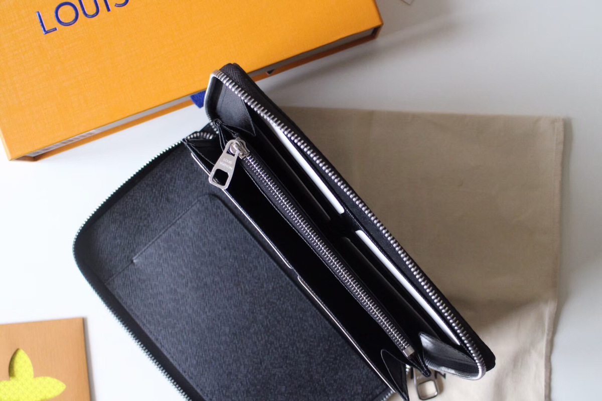 L0vis Vvtt0n ZIPPY ORGANIZER Monogram Black Wallet M60002A