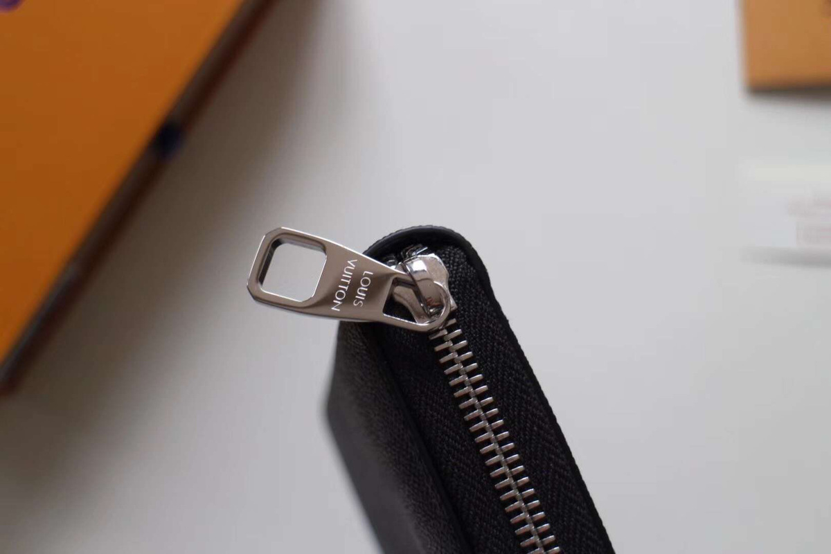 L0vis Vvtt0n Original Monogram Canvas Black Wallet N60017