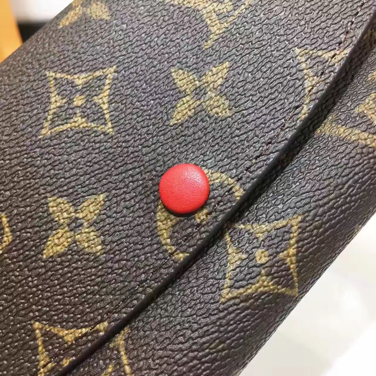 L0vis Vvtt0n Monogram Canvas Emilie Wallet