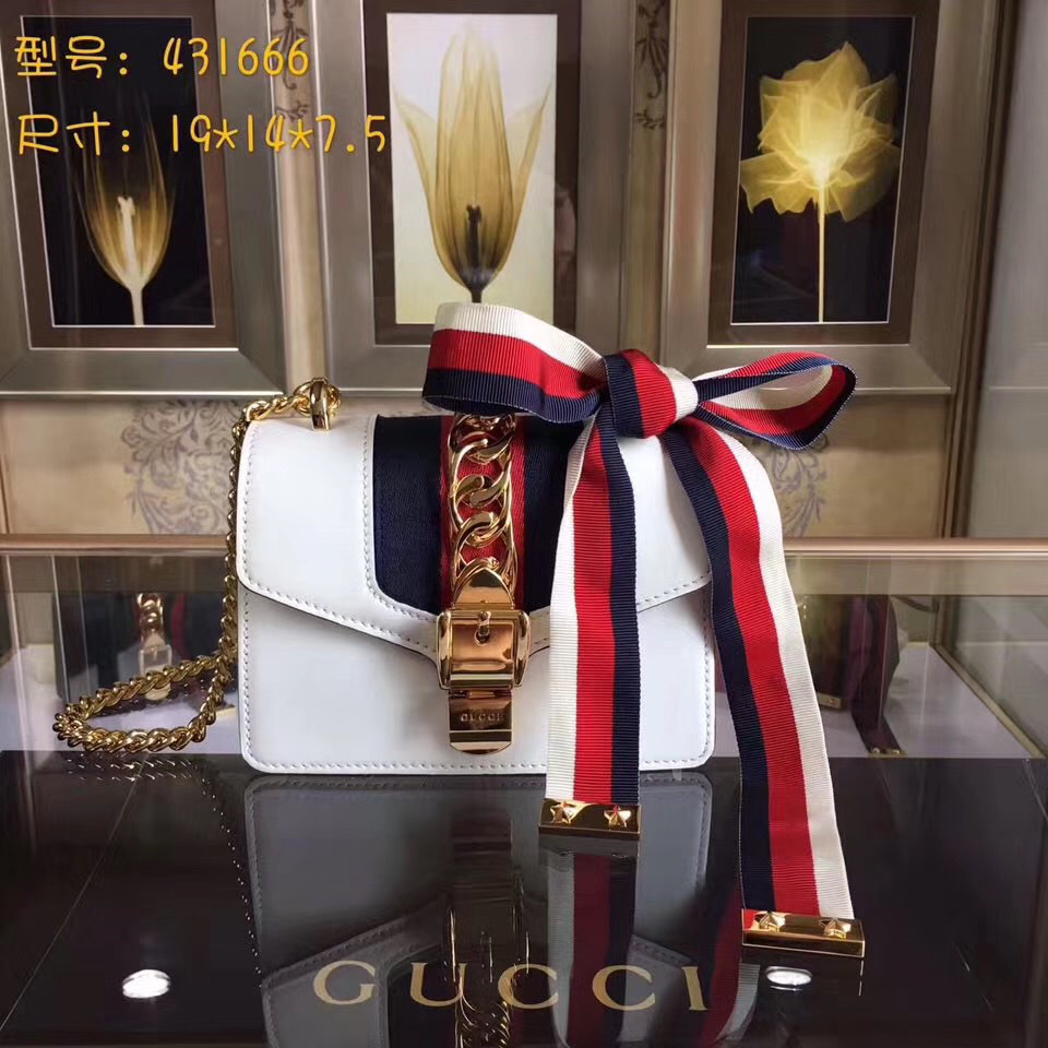Gvc*1 Sylvie leather mini chain bag in White 431666