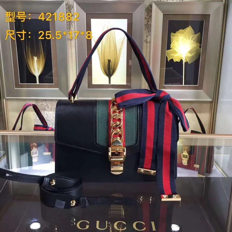 Gvc*1 Sylvie shoulder bag in Black leather 421882