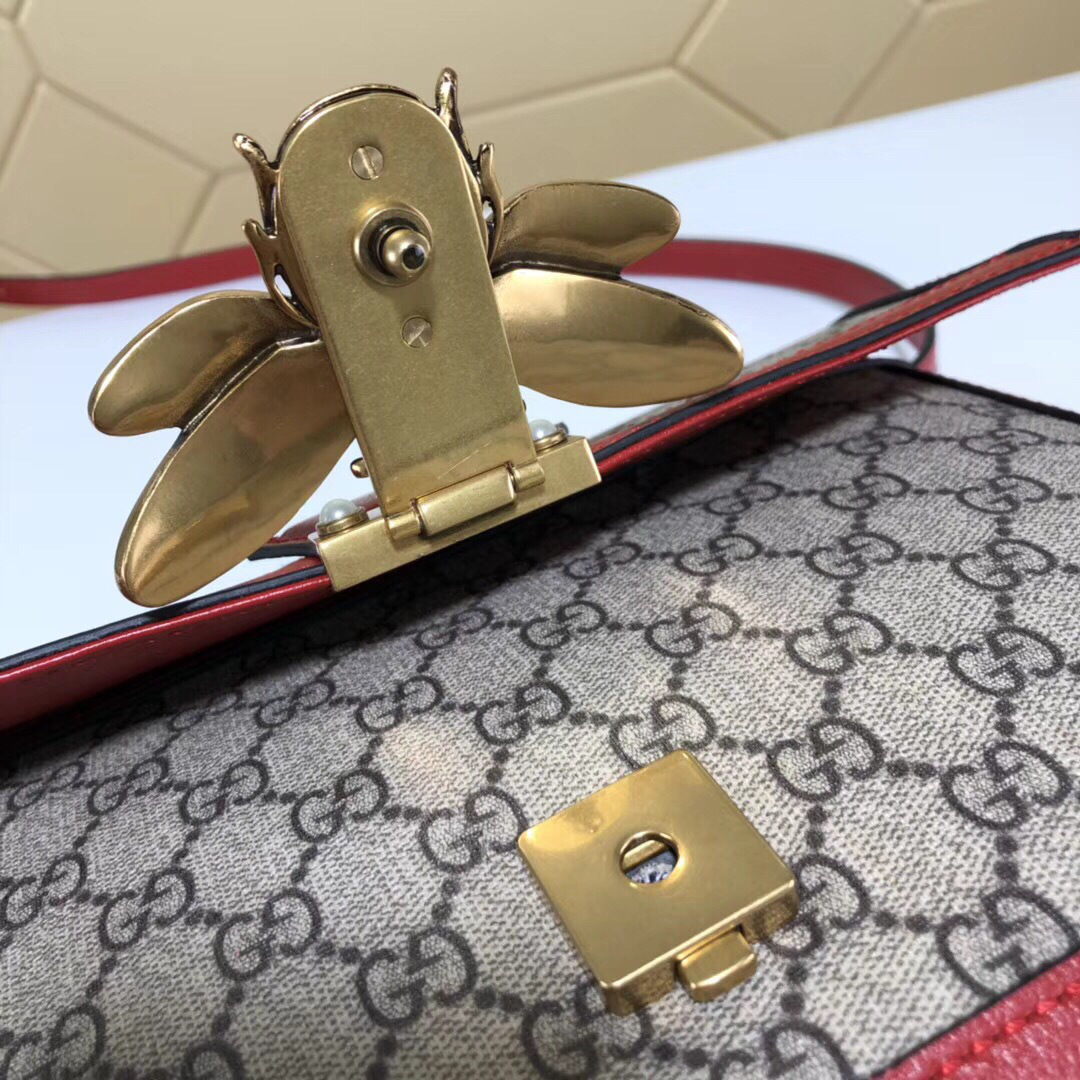 Gvc*1 Queen Margaret Svp*me medium shoulder bag in Red 524356