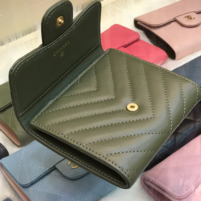 Ch**el Calfskin Leather Plain Folding Green Wallets 82288