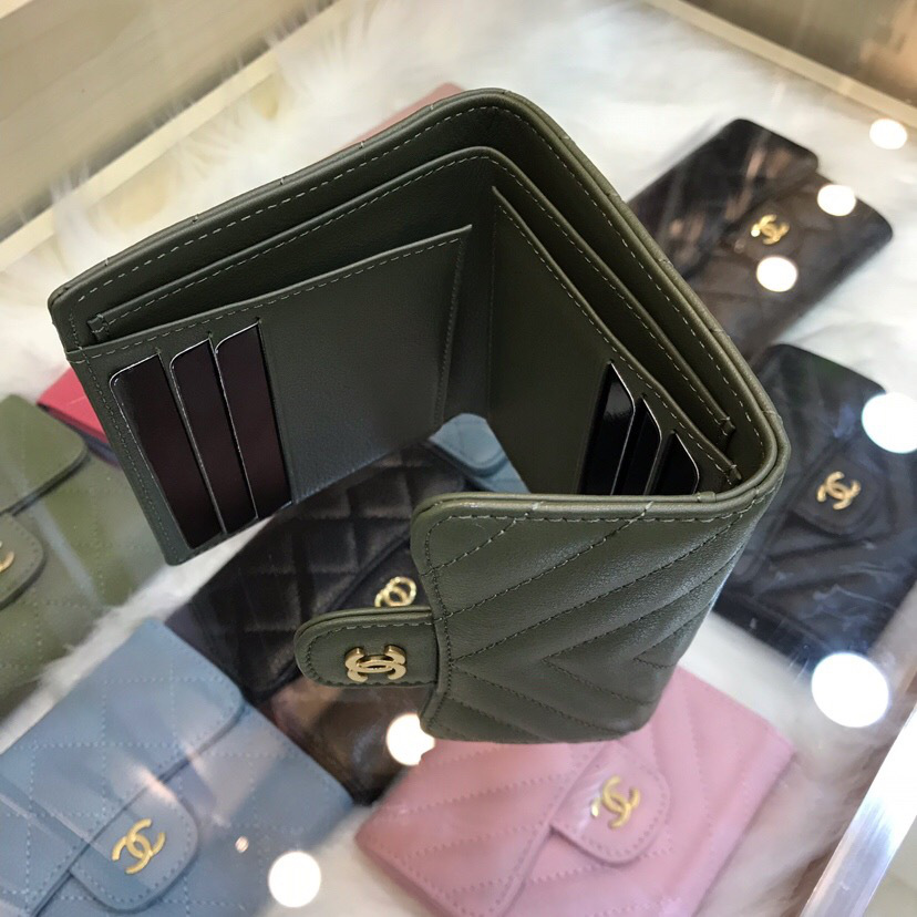 Ch**el Calfskin Leather Plain Folding Green Wallets 82288