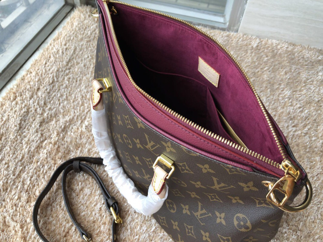 L0vis Vvtt0n Monogram Pallas in burgundy M40906