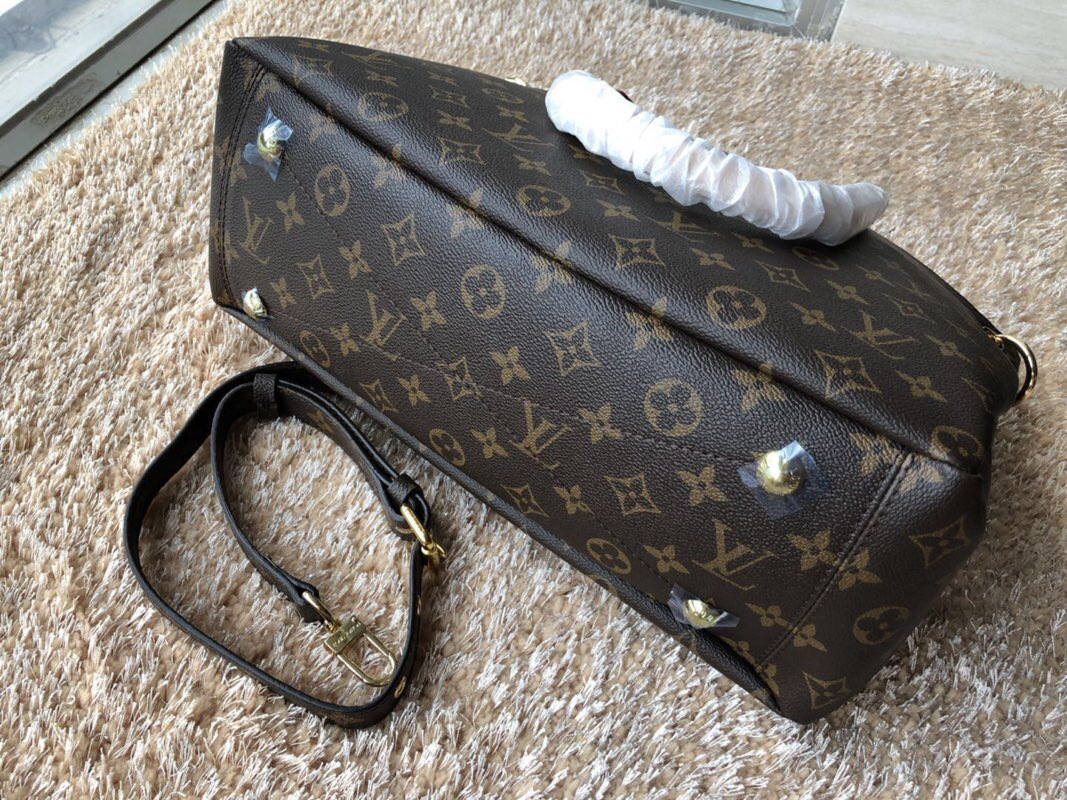 L0vis Vvtt0n Monogram Pallas in burgundy M40906