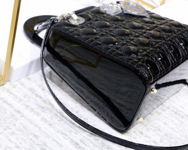 D10r Lady Handbag in Black With Silver Hardware 24CM
