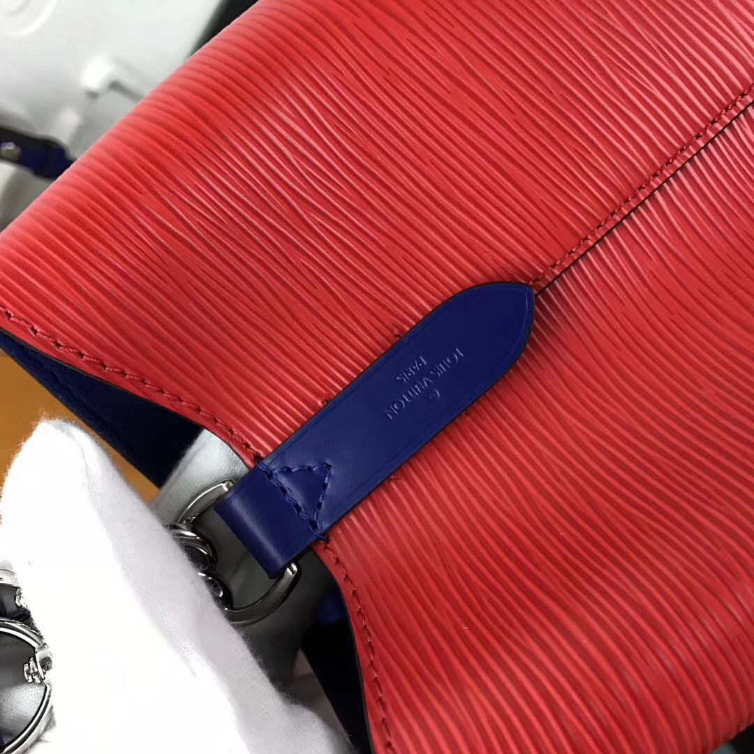 L0vis Vvtt0n Lockme Bucket EPI Leather in Red