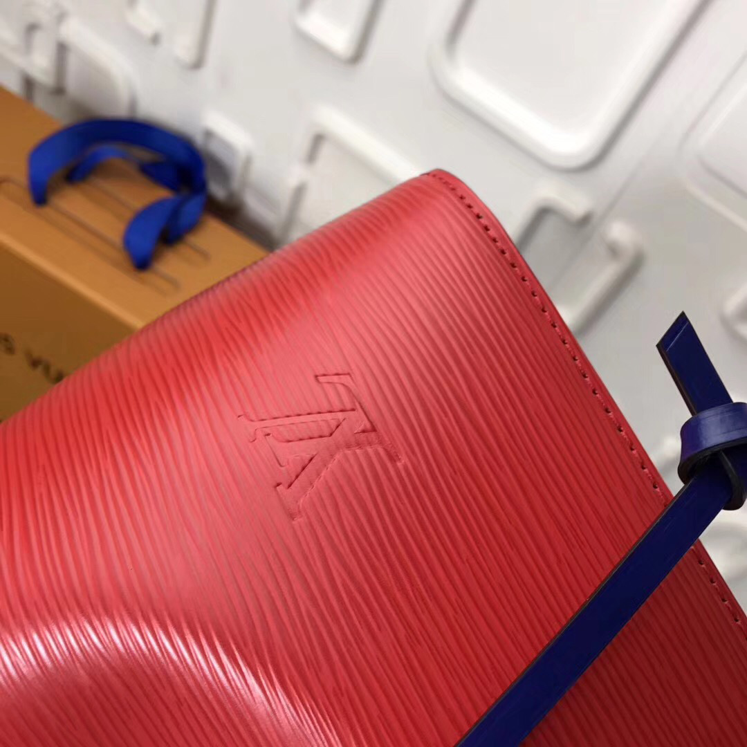 L0vis Vvtt0n Lockme Bucket EPI Leather in Red