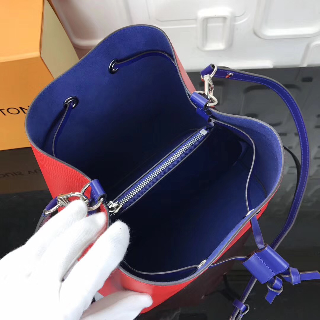 L0vis Vvtt0n Lockme Bucket EPI Leather in Red