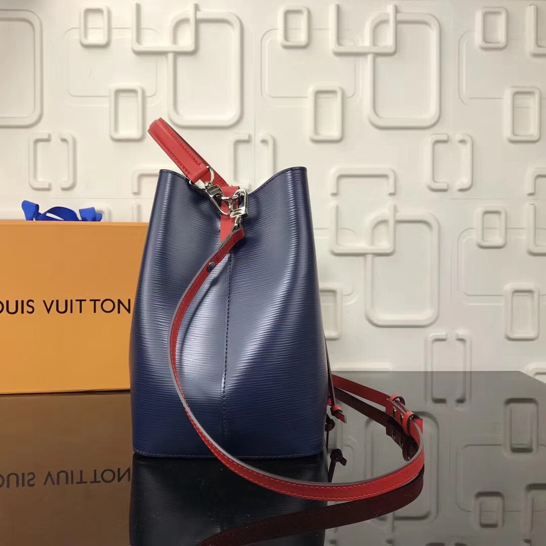 L0vis Vvtt0n Lockme Bucket EPI Leather in Blue