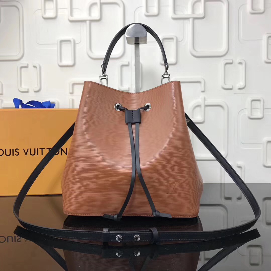 L0vis Vvtt0n Lockme Bucket EPI Leather in Khaki