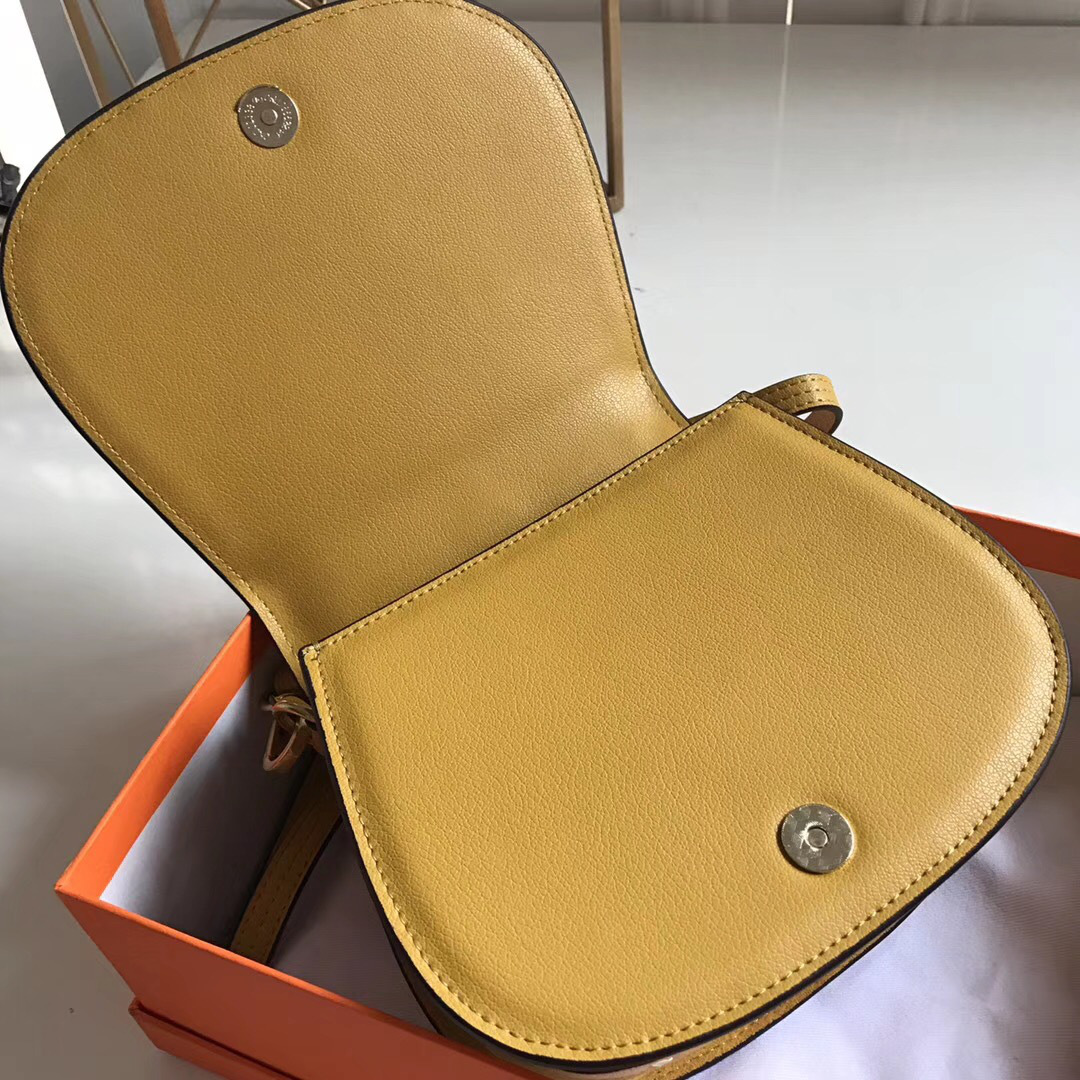 Chloe Medium Nile Bracelet Leather Crossbody Bag in Yellow