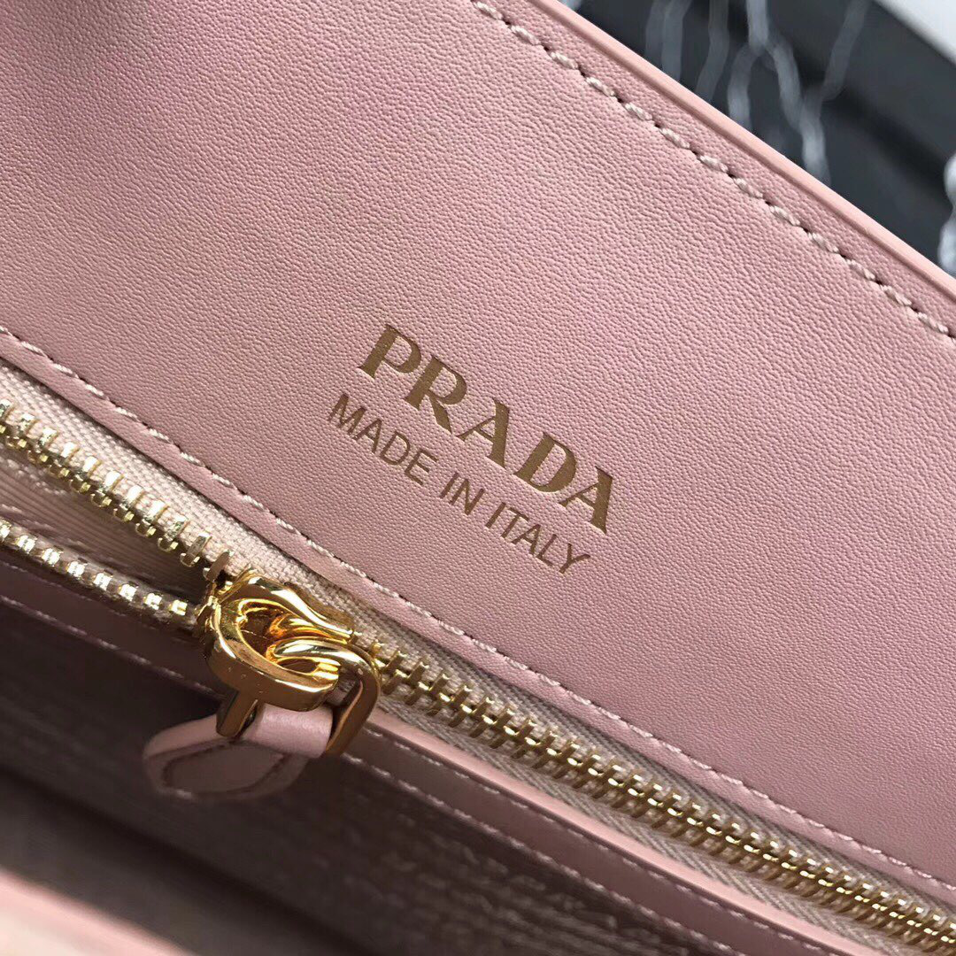 Pra*a Women