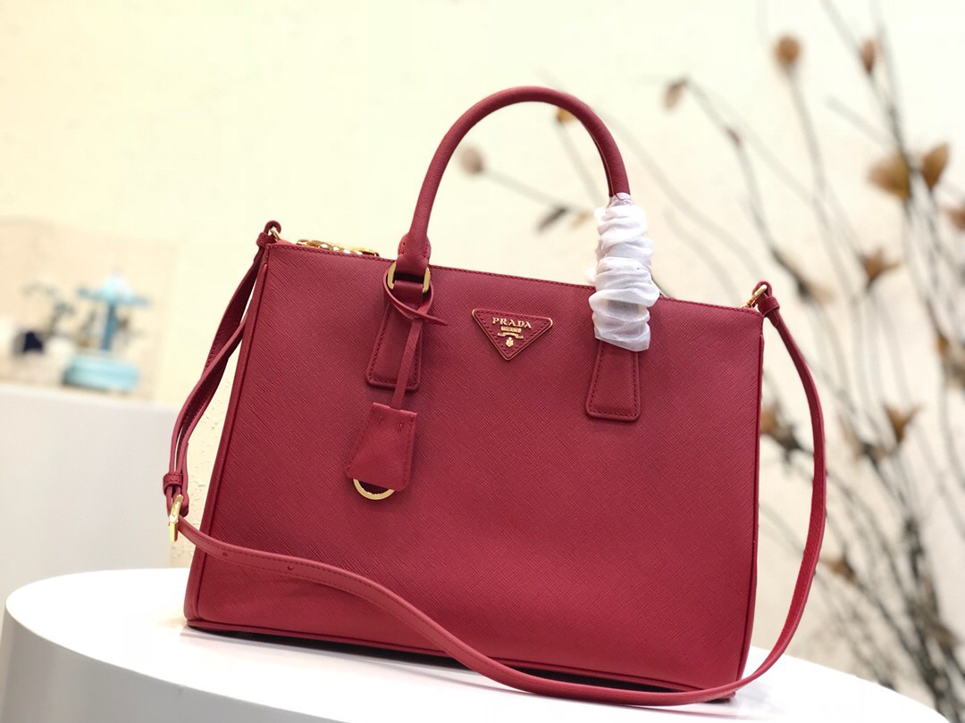 Pra*a Galleria Saffiano Leather Bag in Red