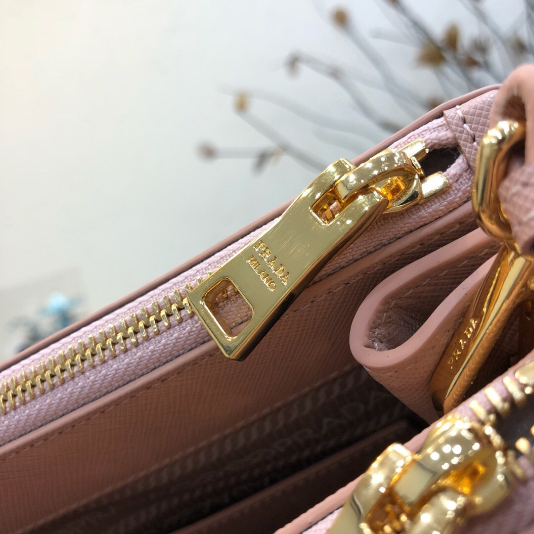 Pra*a Galleria Saffiano Leather Bag in Pink