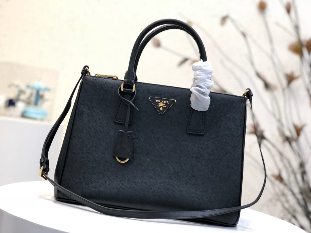 Pra*a Galleria Saffiano Leather Bag in Black