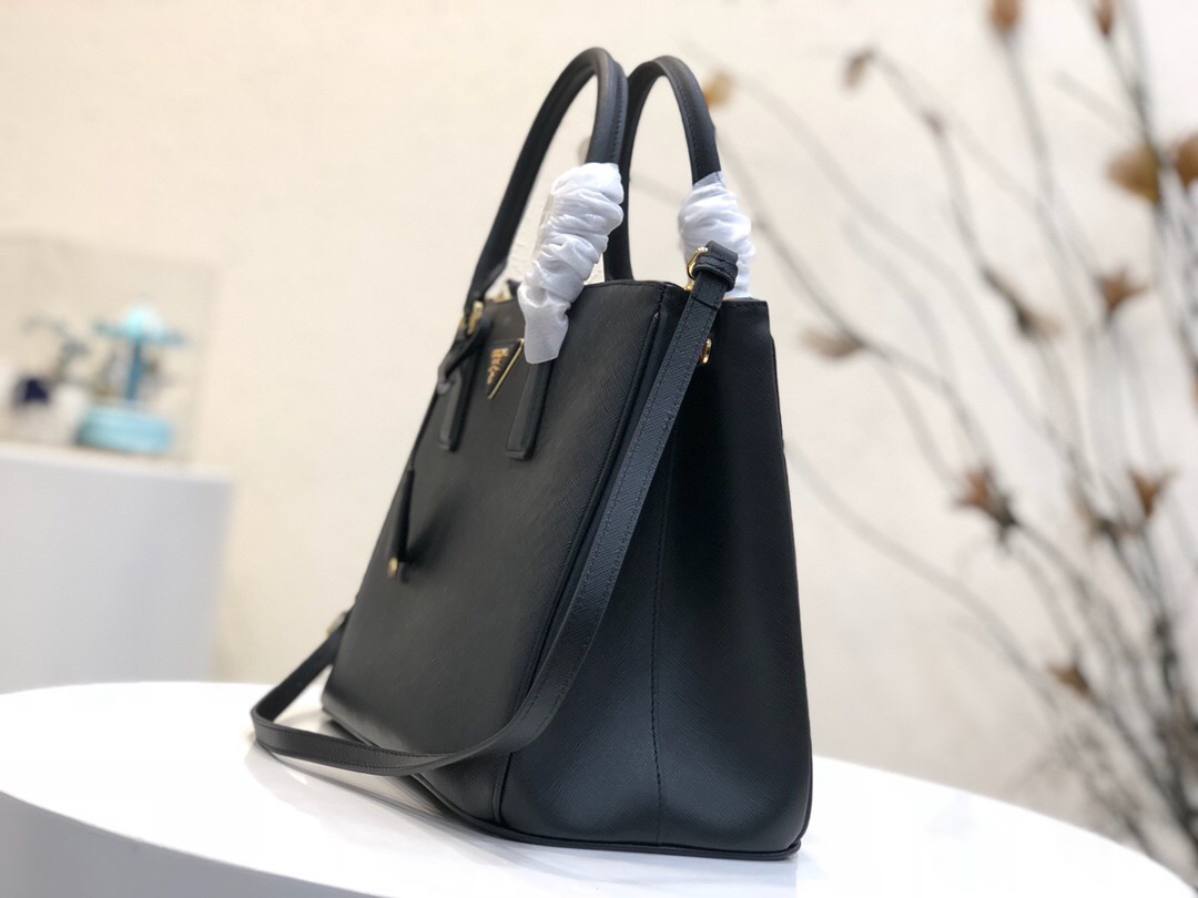 Pra*a Galleria Saffiano Leather Bag in Black
