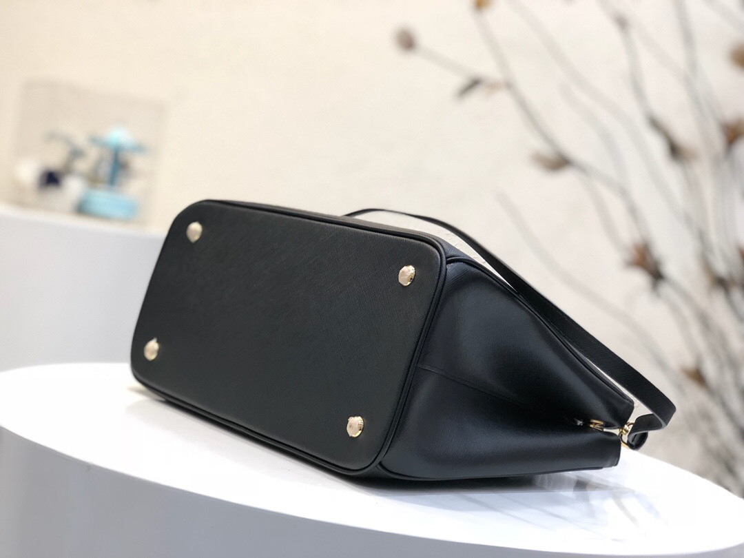 Pra*a Galleria Saffiano Leather Bag in Black