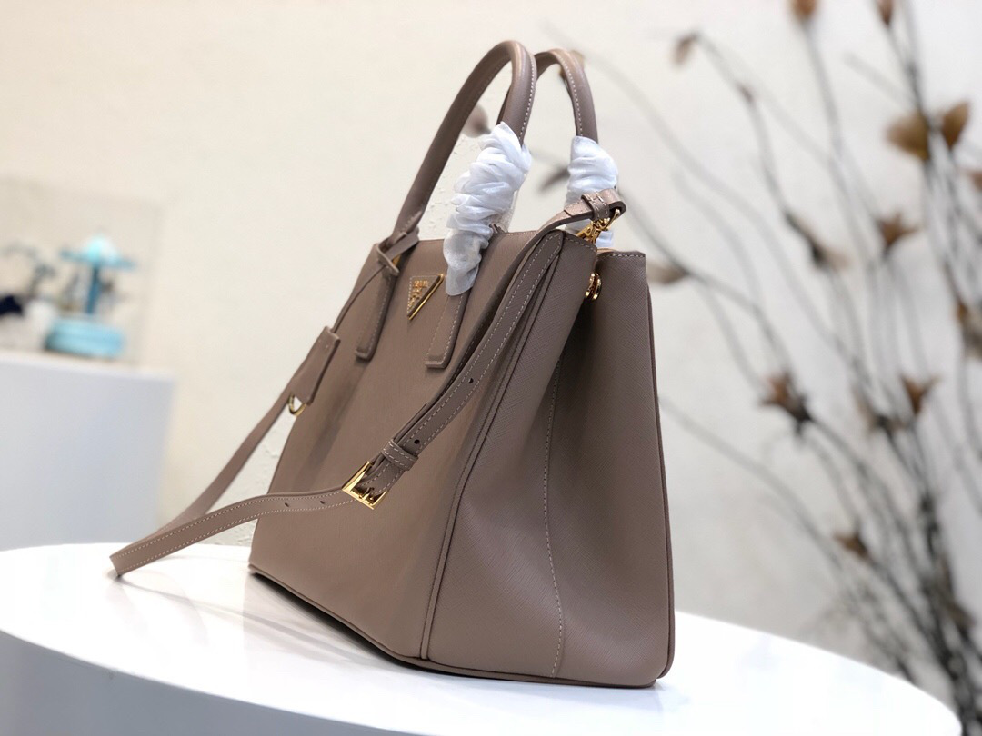 Pra*a Galleria Saffiano Leather Bag in Nude